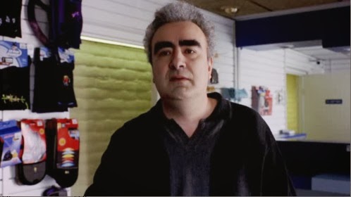 Due sopracciglia che portano una testa