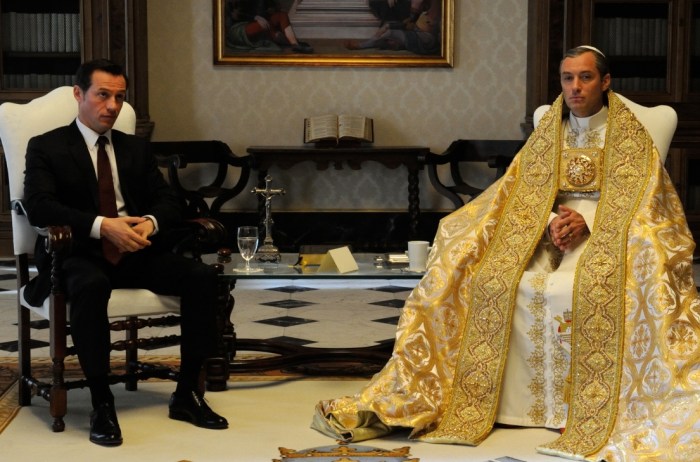 the young pope 6 immagini stefano accorsi jude law
