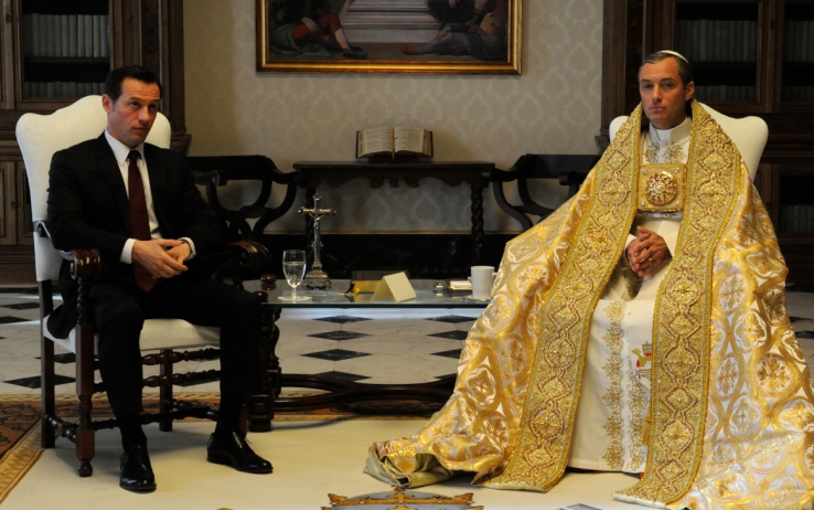 the young pope 6 immagini stefano accorsi jude law