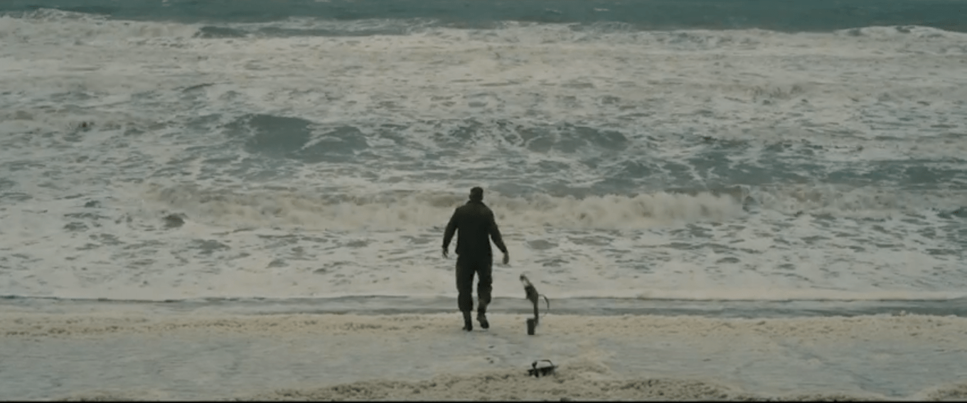 dunkirk-uomo-in-mare