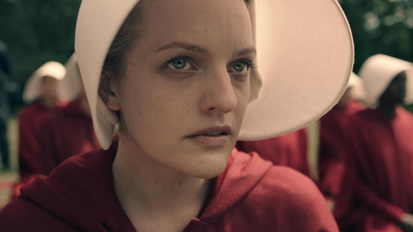 the handmaid's tale elizabeth moss