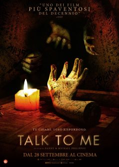 Talk-to-Me-Poster-Alternativo-Italiano-scaled